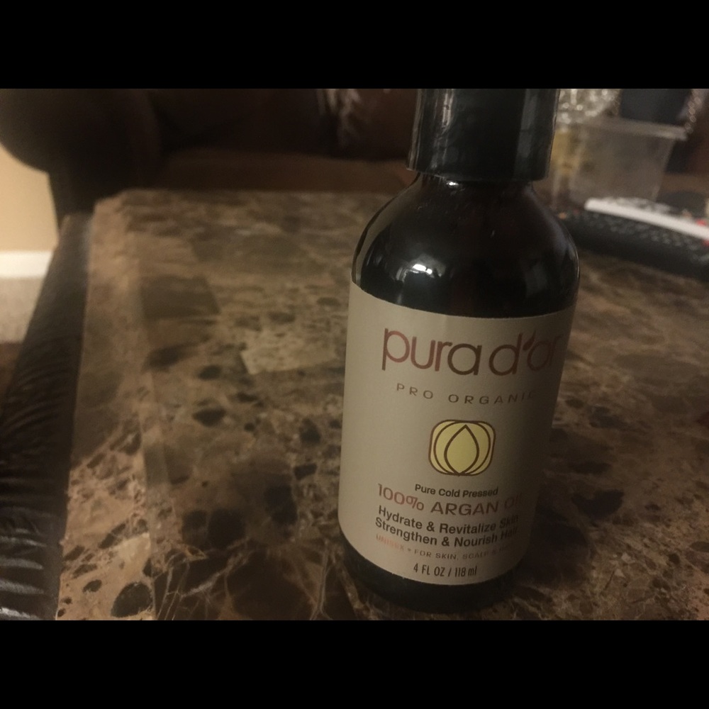 100% argan oil. Strengthen and nourish hair.